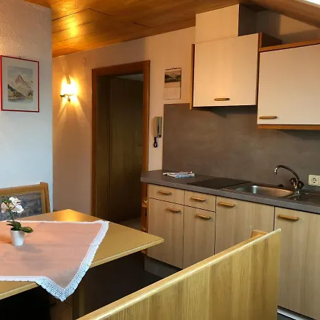 Haus Kneissl Apartman *