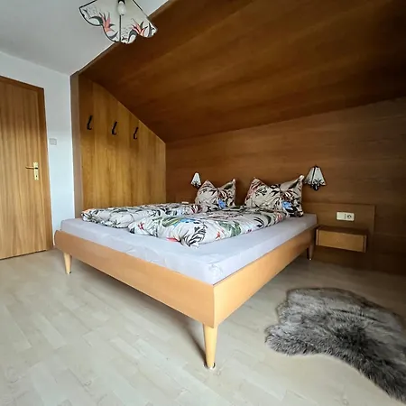 Haus Kneissl * 蒂罗尔-泽费尔德