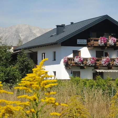 Haus Kneissl * ゼーフェルト・イン・チロル