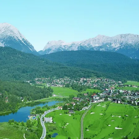 Haus Kneissl Апартаменти *